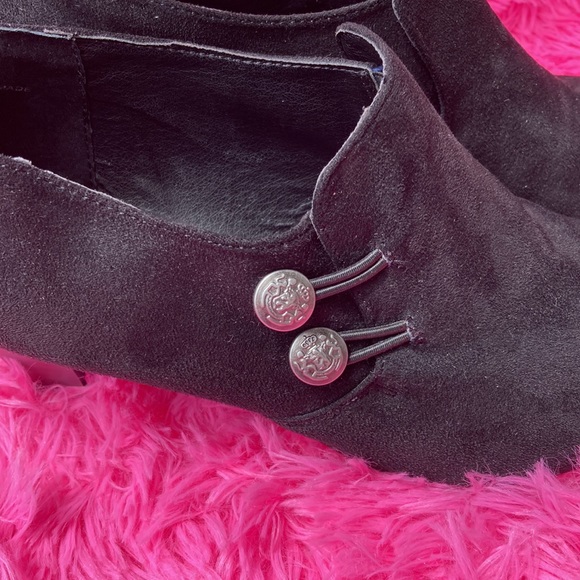 Rialto suede look button detail shoes (shoeties) in black size 9.5 - Picture 2 of 11